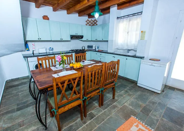 Clarissa & Carmel View 빌라 파포스