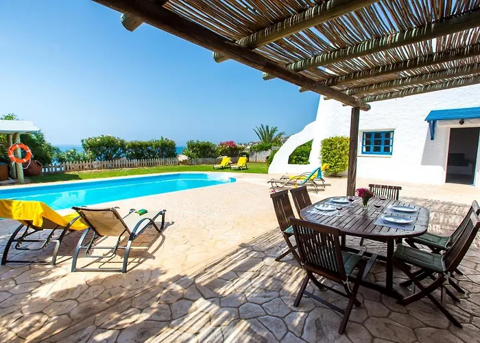 Clarissa & Carmel View 파포스