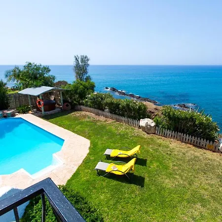 Clarissa & Carmel View パ フォス